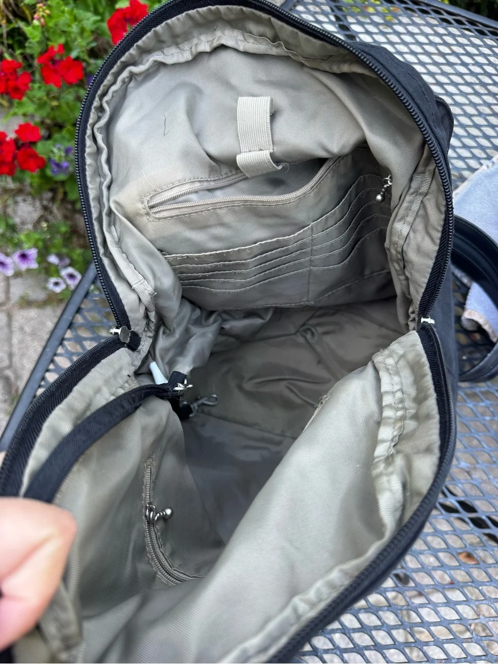 Baggallini black canvas